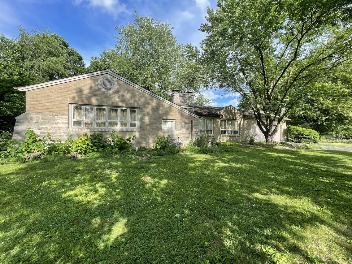 222 N John St., Farmer City, IL 61842