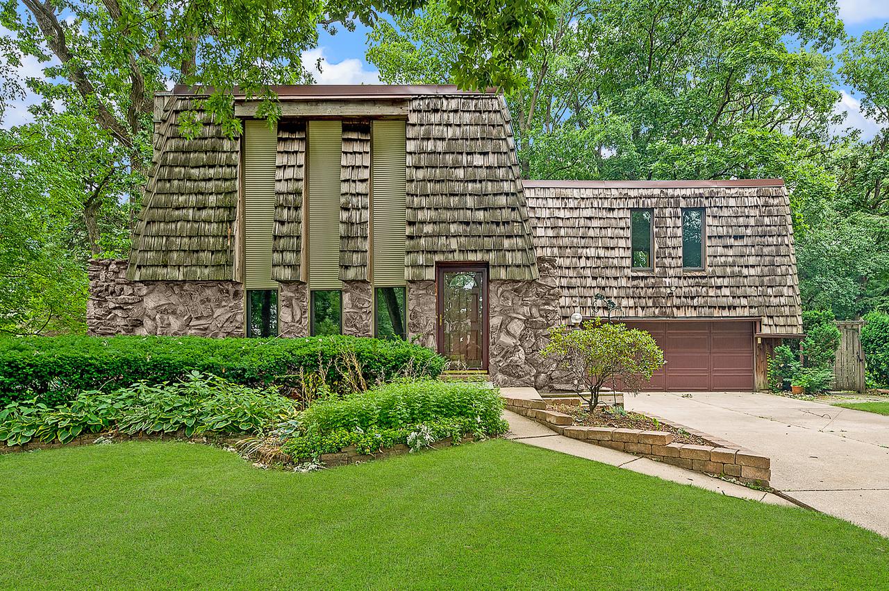 9S607 William Dr., Burr Ridge, IL 60527