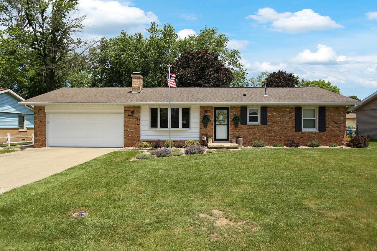 206 W Evergreen Dr., St. Joseph, IL 61873