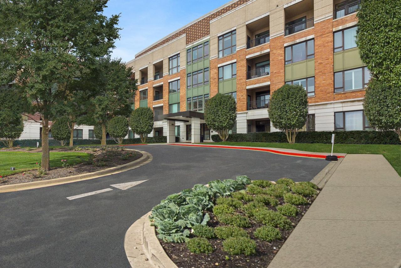 1000 Village Center Dr. #407, Burr Ridge, IL 60527