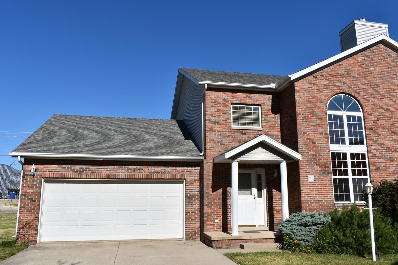 200 N Fayette St. #1, El Paso, IL 61738
