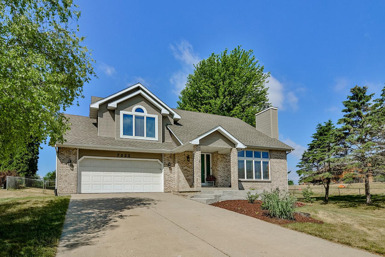 7233 Club Ct., Roscoe, IL 61073