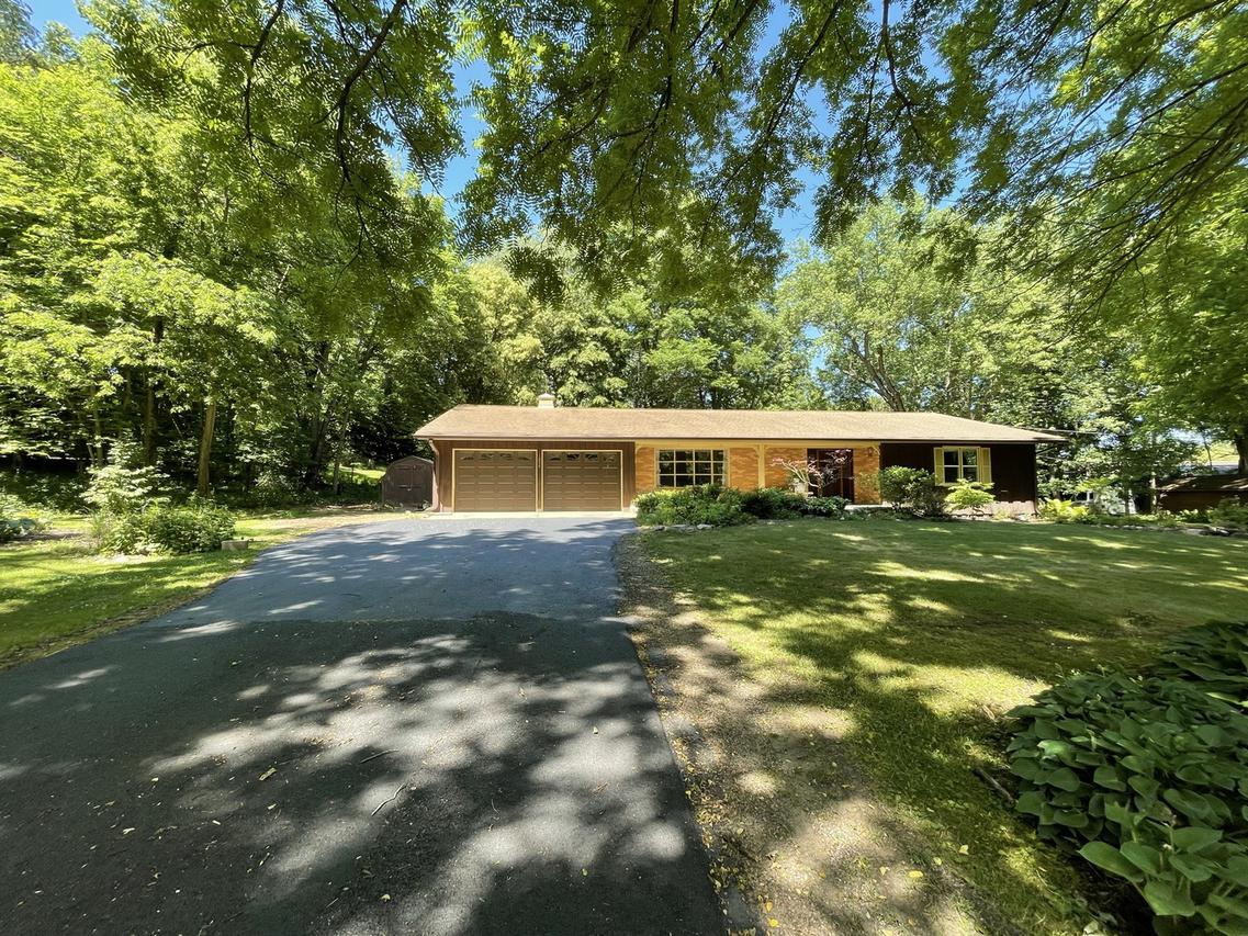 1856 Gladewood Dr., Freeport, IL 61032