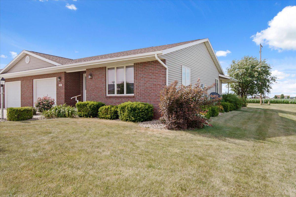901 Kingwood Dr., El Paso, IL 61738