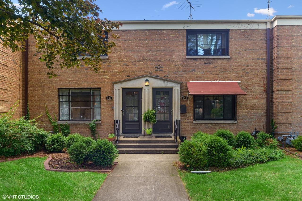 143 Fellows Ct., Elmhurst, IL 60126