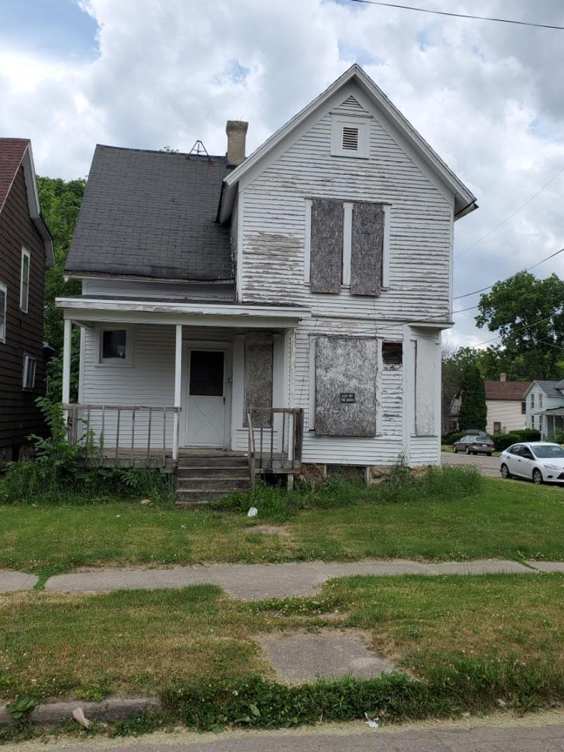 902 S Oak Ave., Freeport, IL 61032