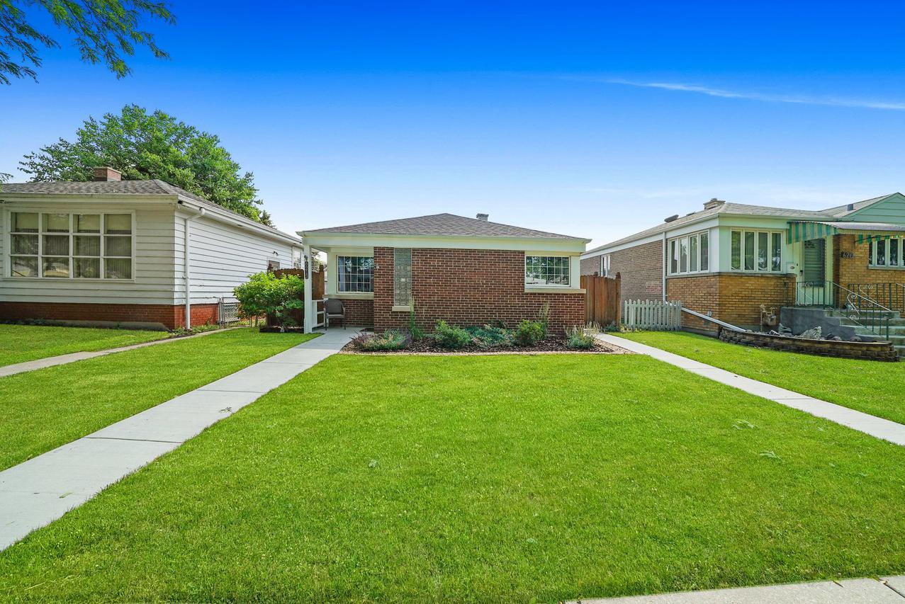 6213 S Neenah Ave., Chicago, IL 60638