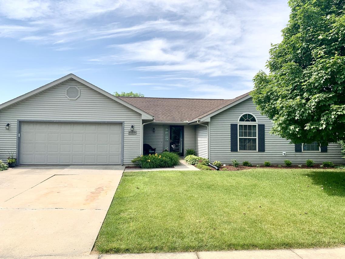 1509 E Grand Ave., St. Joseph, IL 61873