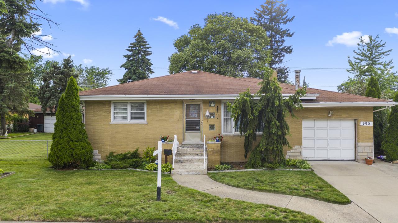990 Hirsch Blvd., Calumet City, IL 60409