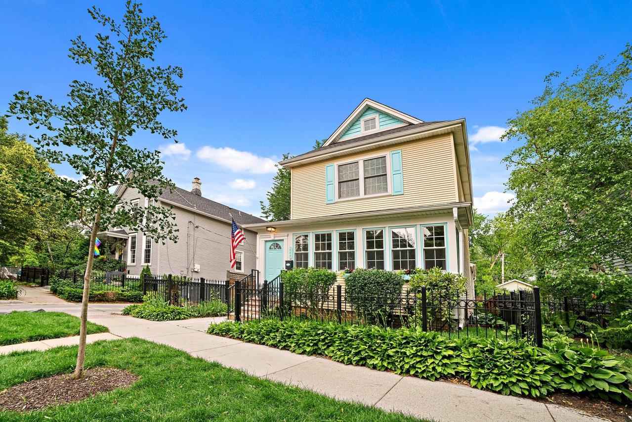 1914 Wesley Ave., Evanston, IL 60201