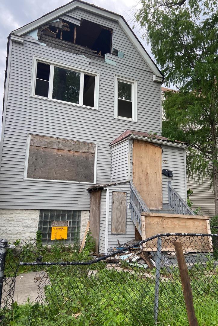 8052 S Escanaba Ave., Chicago, IL 60617