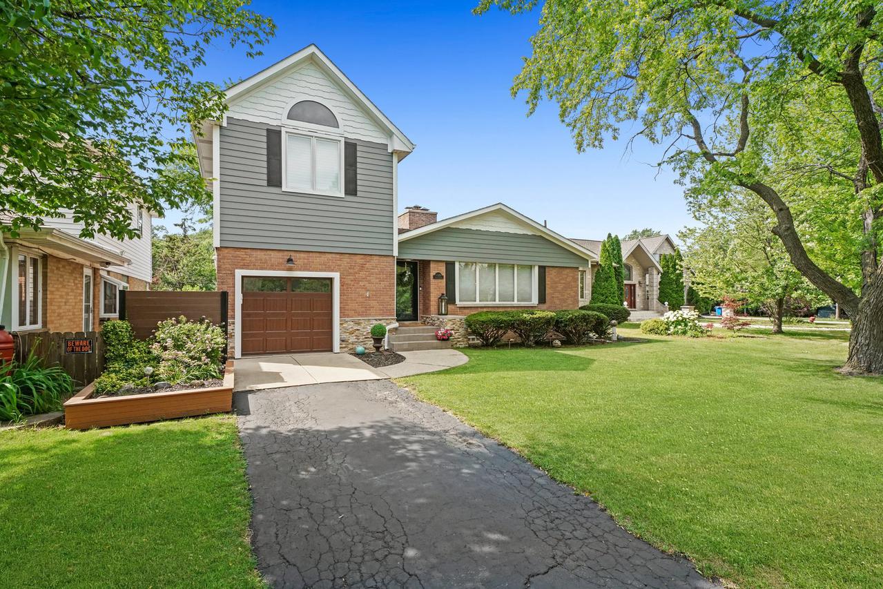 6320 N Leader Ave., Chicago, IL 60646