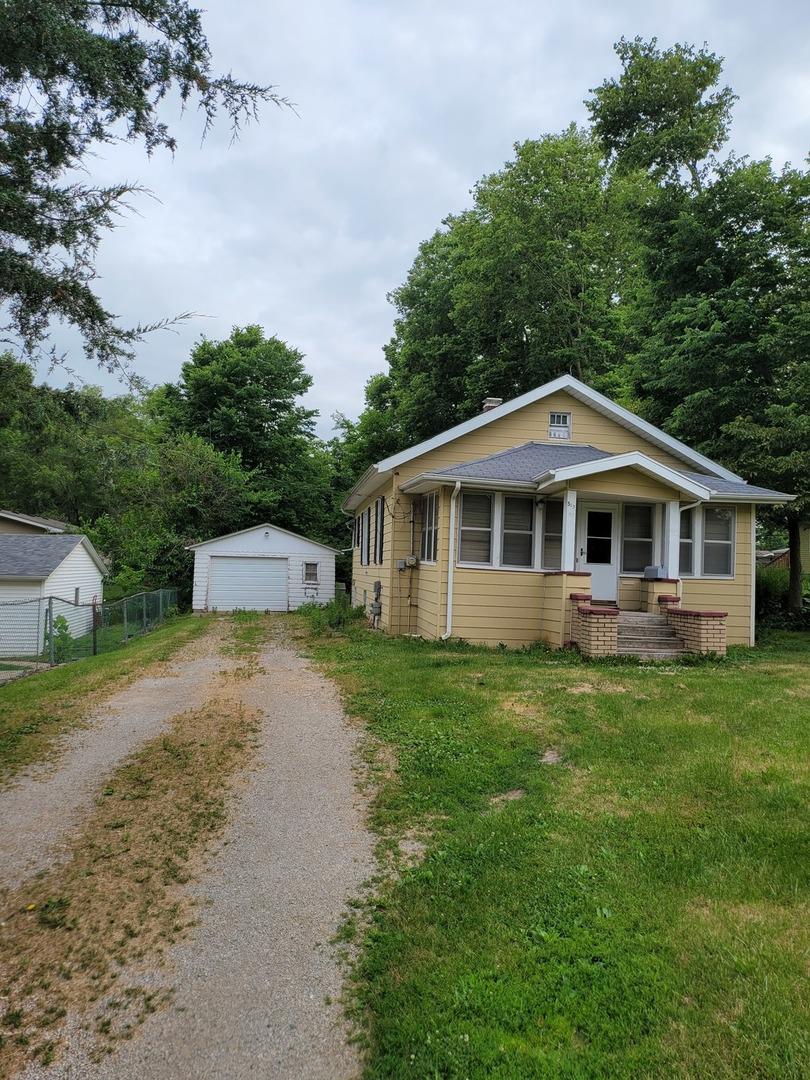 513 W Clay St., Clinton, IL 61727