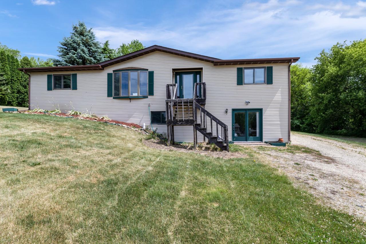 885 Breckenboro Rd., Davis, IL 61019