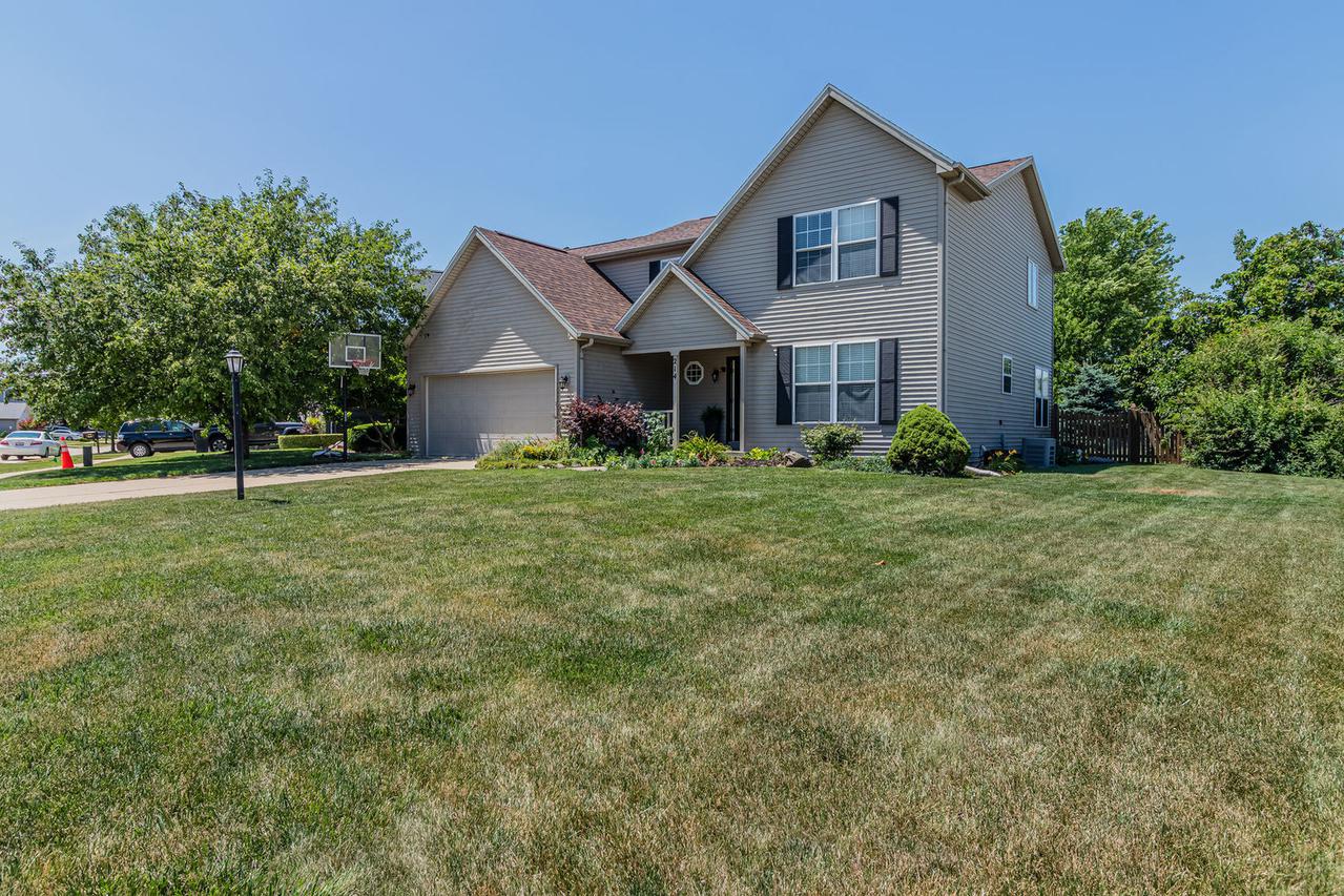 214 Clover Ave., Savoy, IL 61874