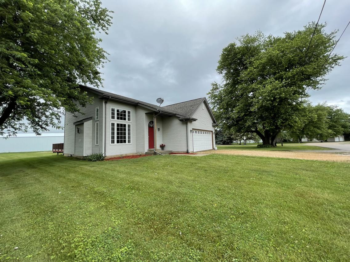 402 W Santee St., Sublette, IL 61367