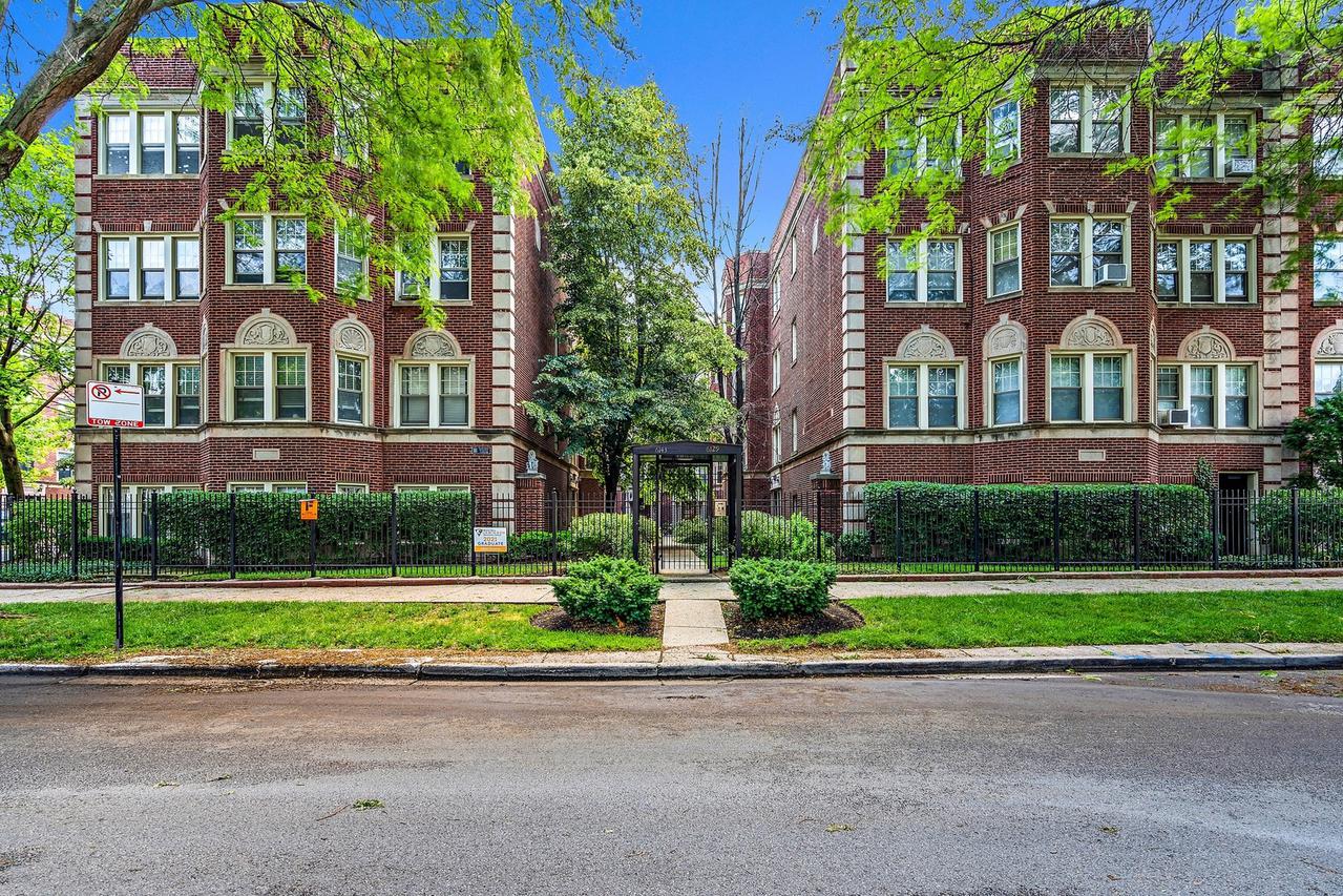 6133 N Hoyne Ave. #1, Chicago, IL 60659