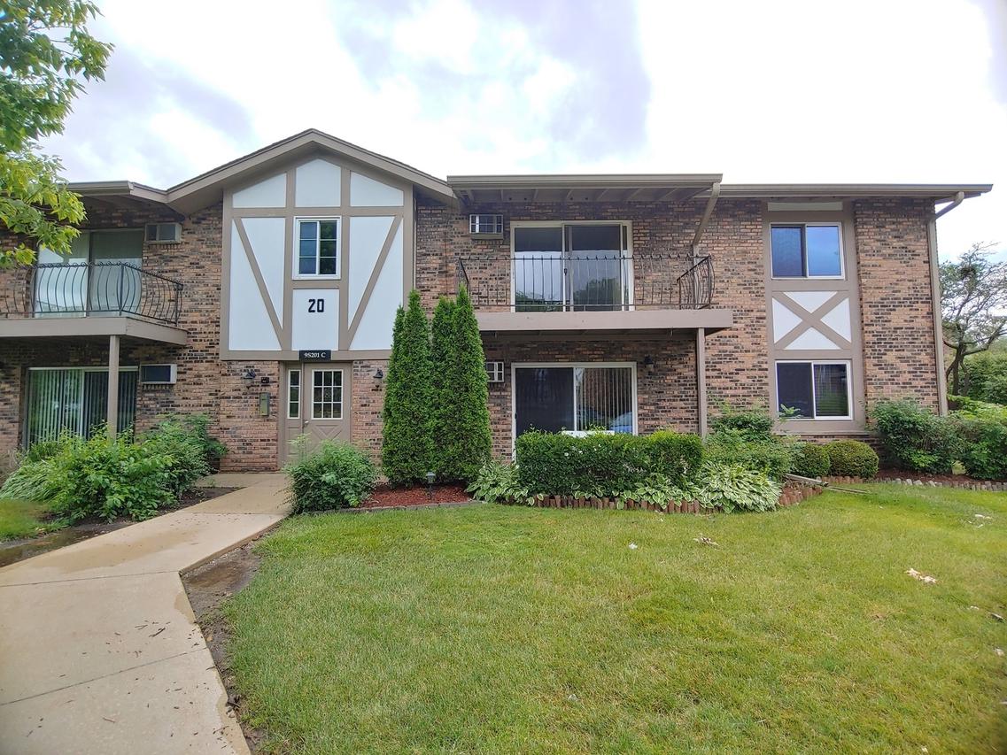 9s201 Lake Dr. #20-210, Willowbrook, IL 60527