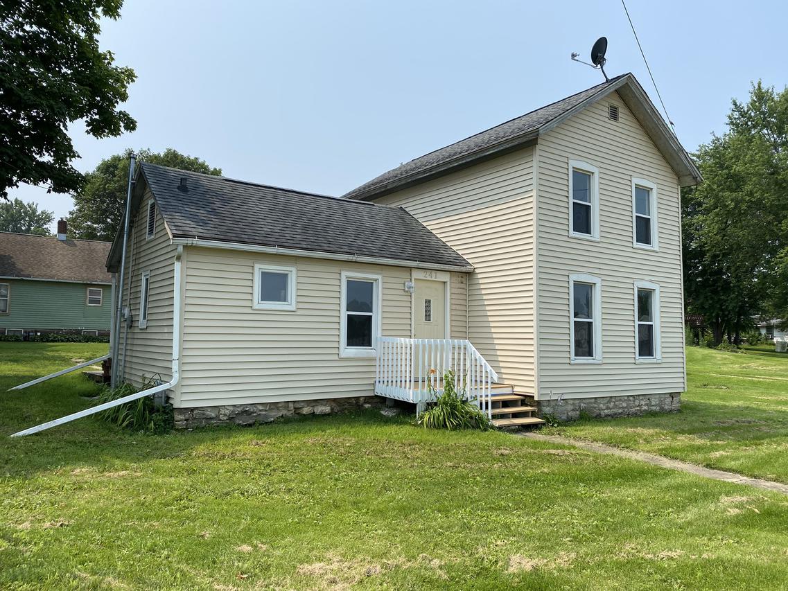 241 E Railroad St., Sheffield, IL 61361