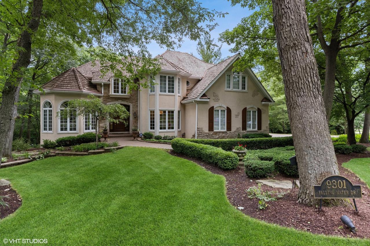 9301 Falling Waters Dr., Burr Ridge, IL 60527