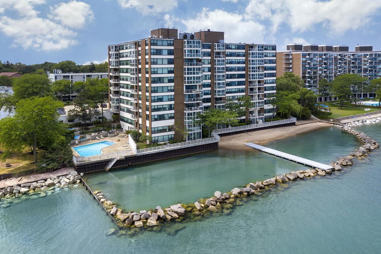1616 Sheridan Rd. #10A, Wilmette, IL 60091