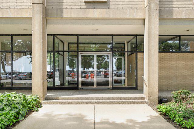5530 S Shore Dr. #8A, Chicago, IL 60637