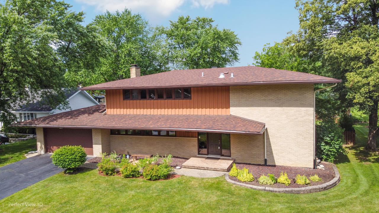 10S260 Hampshire Ln., Willowbrook, IL 60527