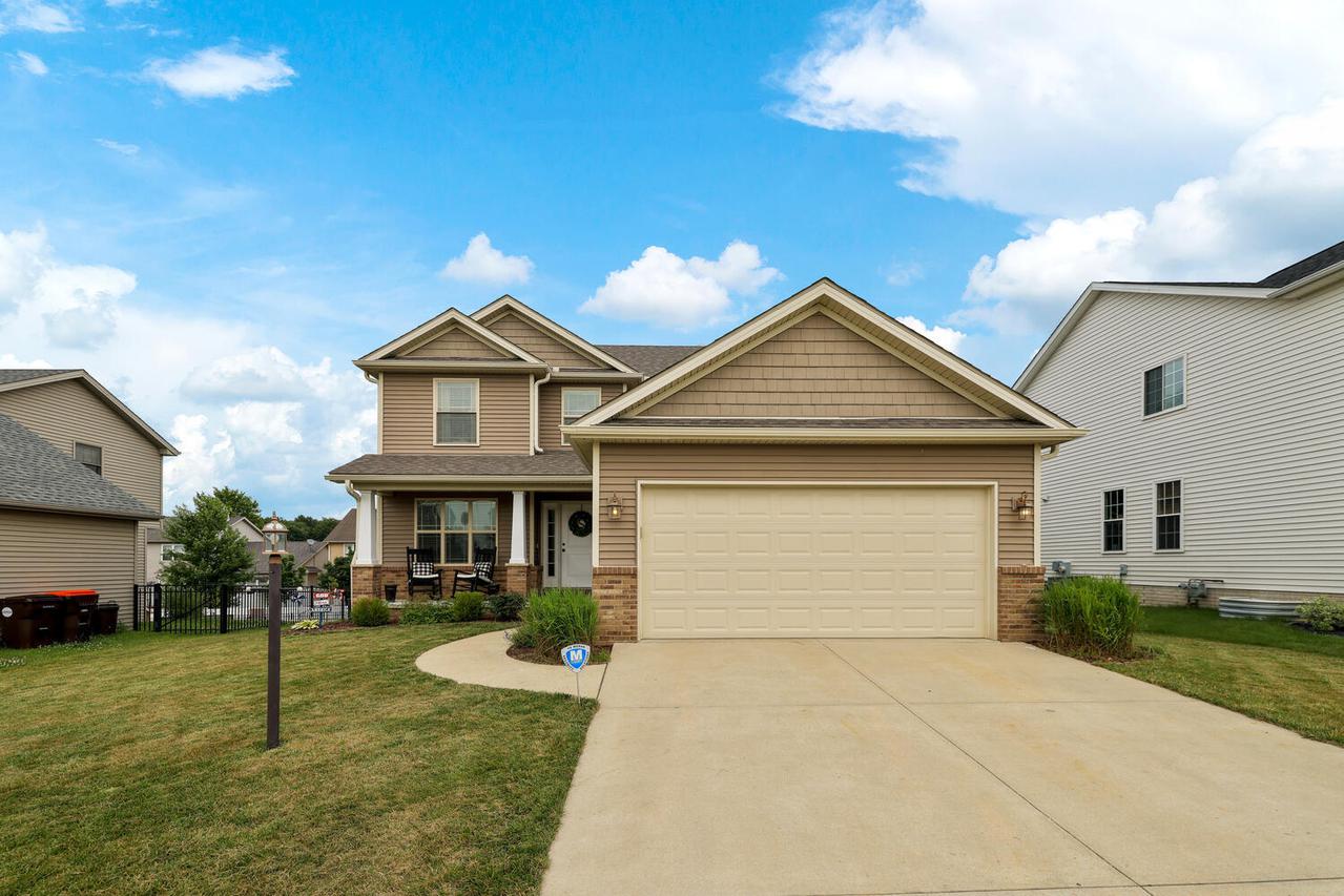 1410 Stonecrest Dr., Mahomet, IL 61853