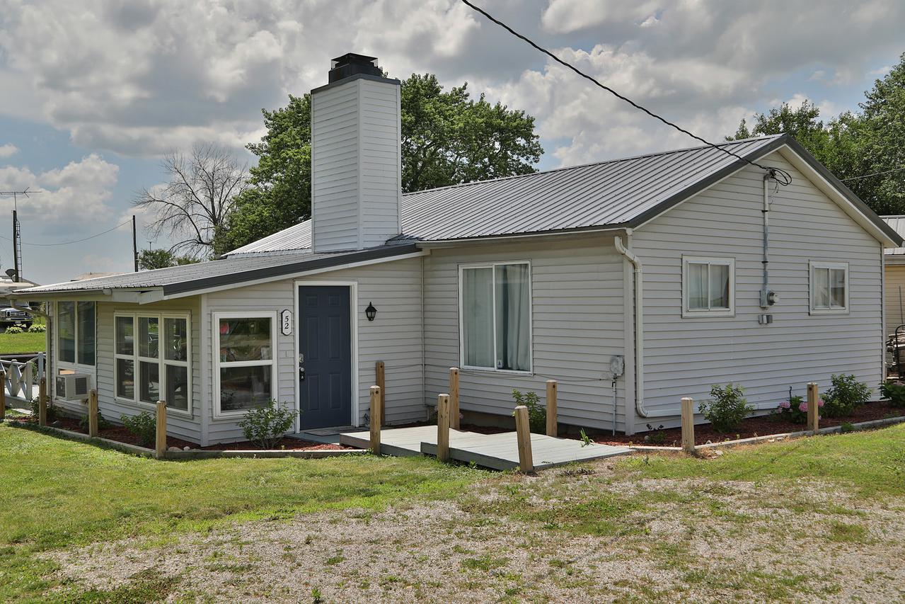 52 Clear Creek Dr., Neoga, IL 62447