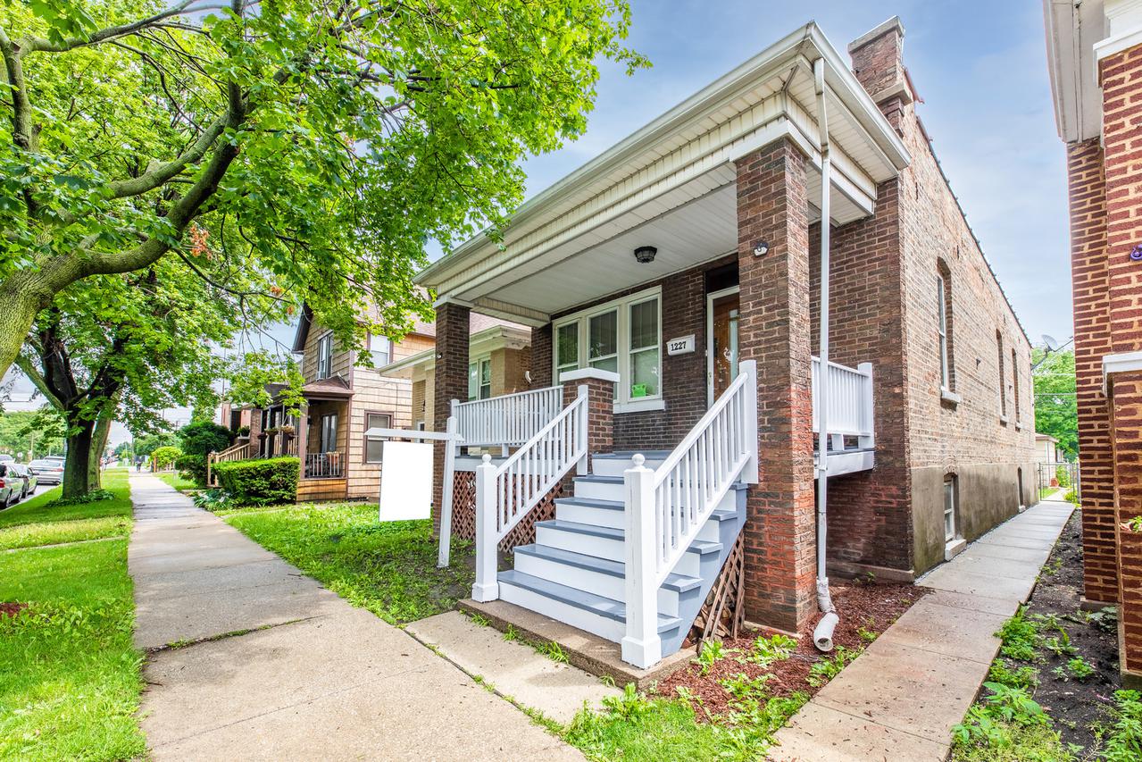 1227 S 58th Ave., Cicero, IL 60804