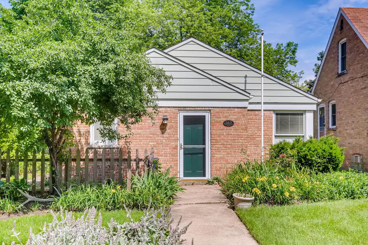 317 Nottingham Ave., Glenview, IL 60025