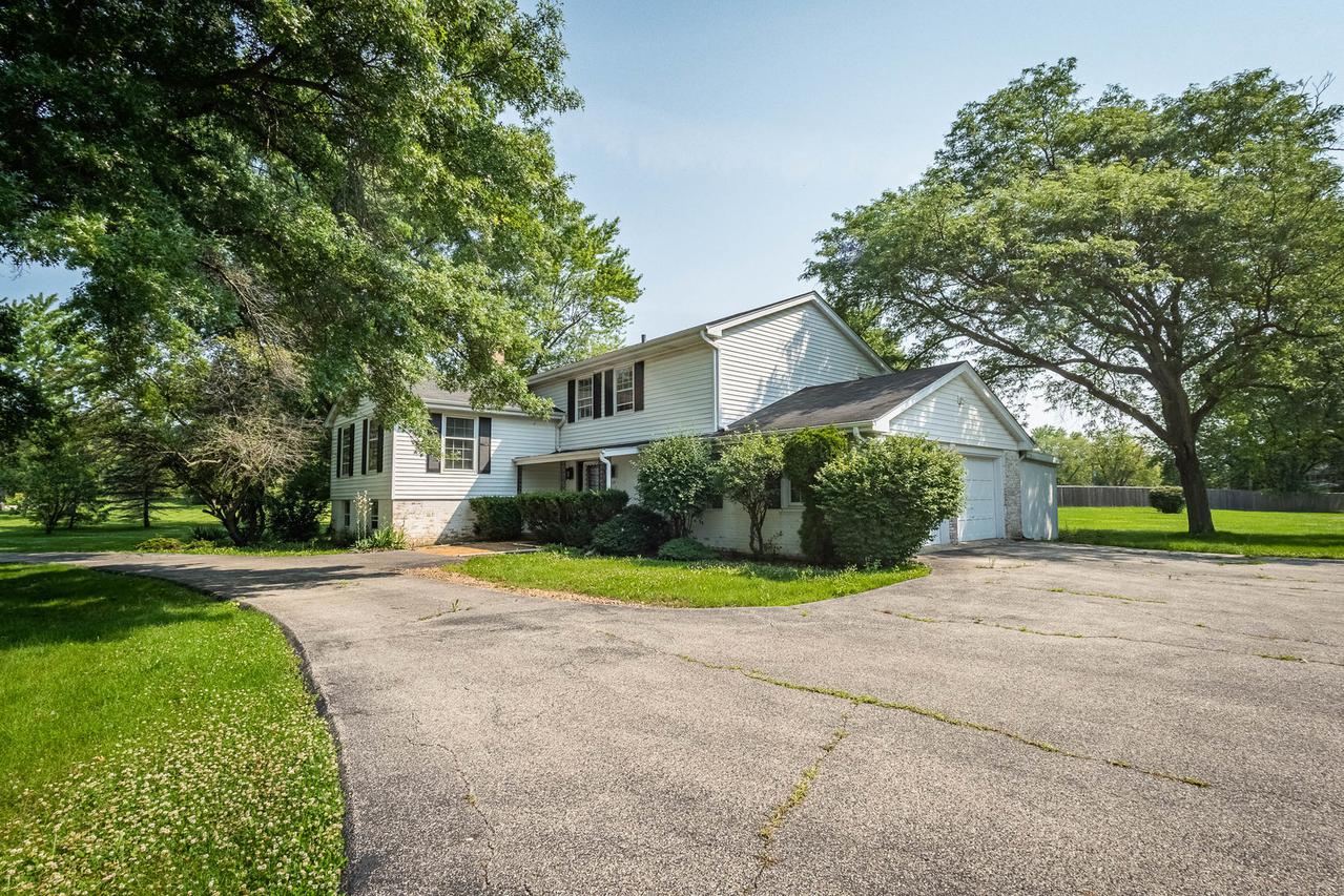 131 Palm Dr., Barrington, IL 60010