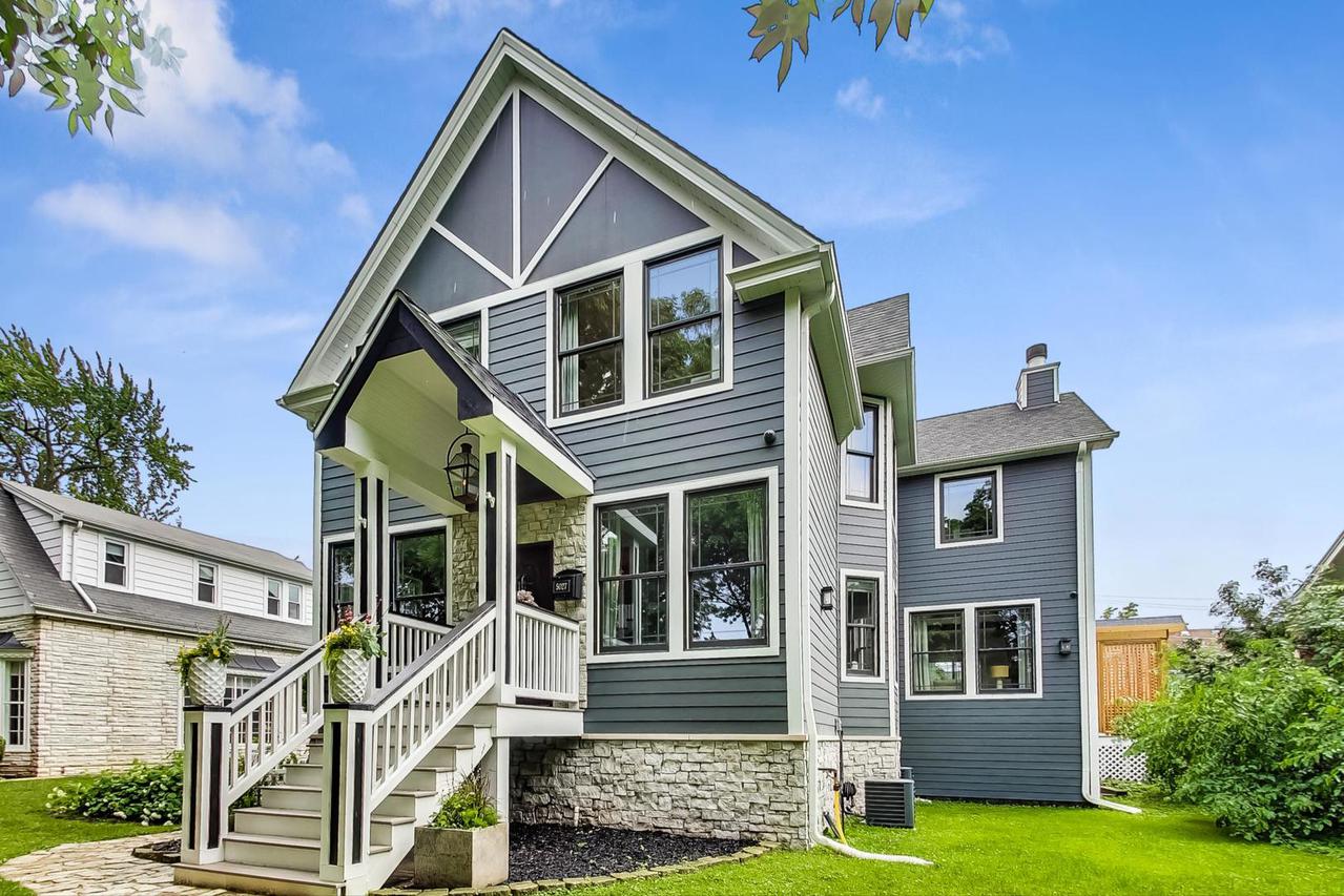 5027 W Berwyn Ave., Chicago, IL 60630