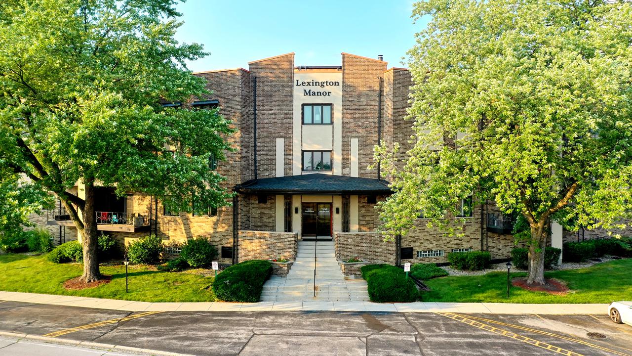 7100 W 95th St. #303, Oak Lawn, IL 60453