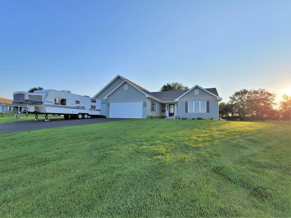 948 White Birch Ln., Davis Junction, IL 61020