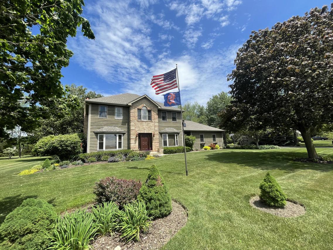 10006 Lakewood Rd., Lakewood, IL 60014