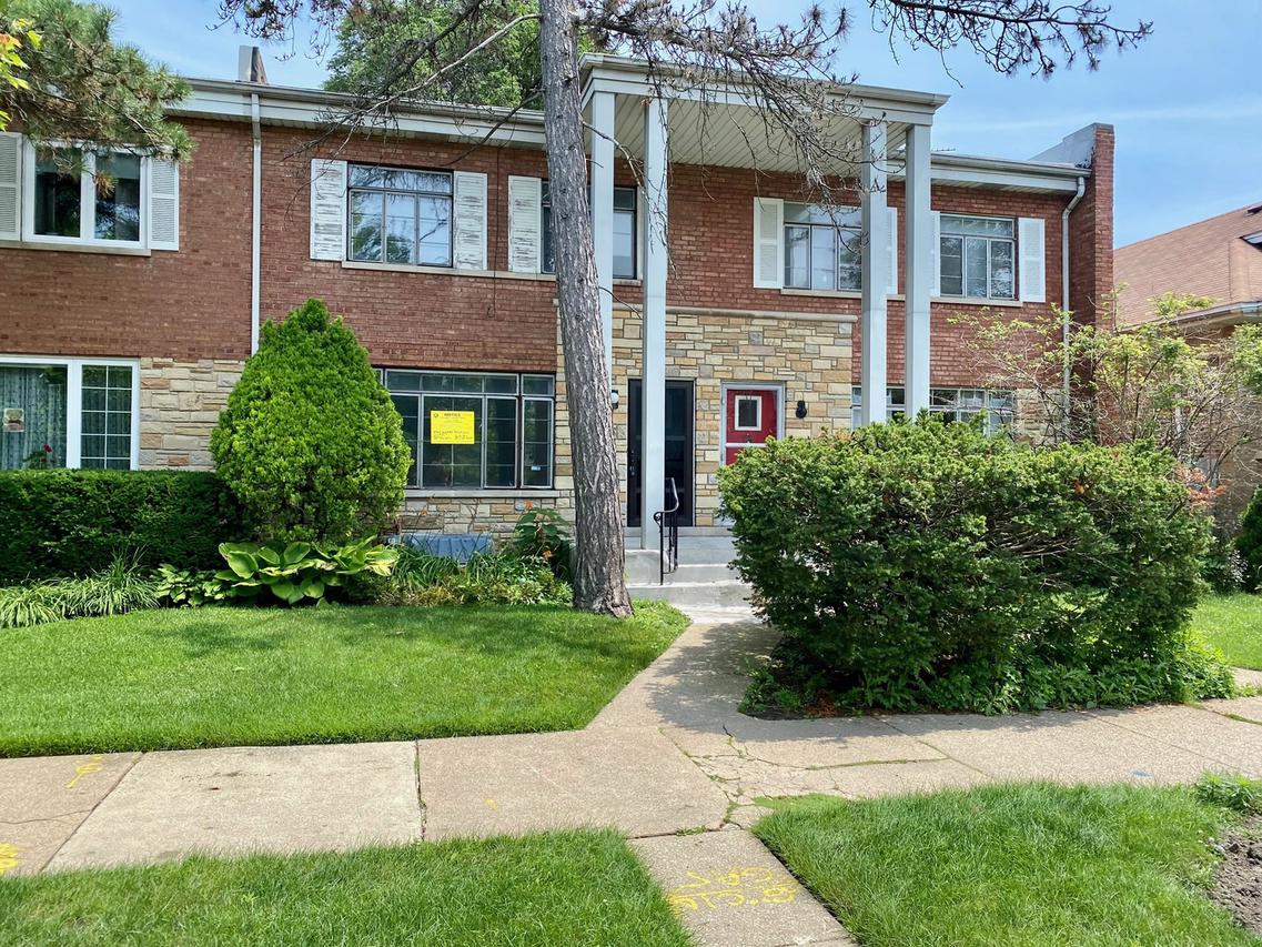 6749 N Rockwell St., Chicago, IL 60645