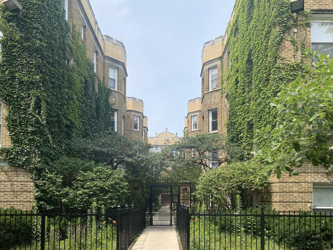 1630 W Farwell Ave. #3L, Chicago, IL 60626