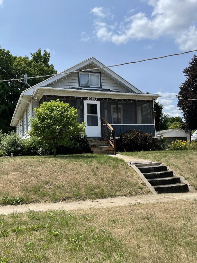 1258 S Blackhawk Ave., Freeport, IL 61032