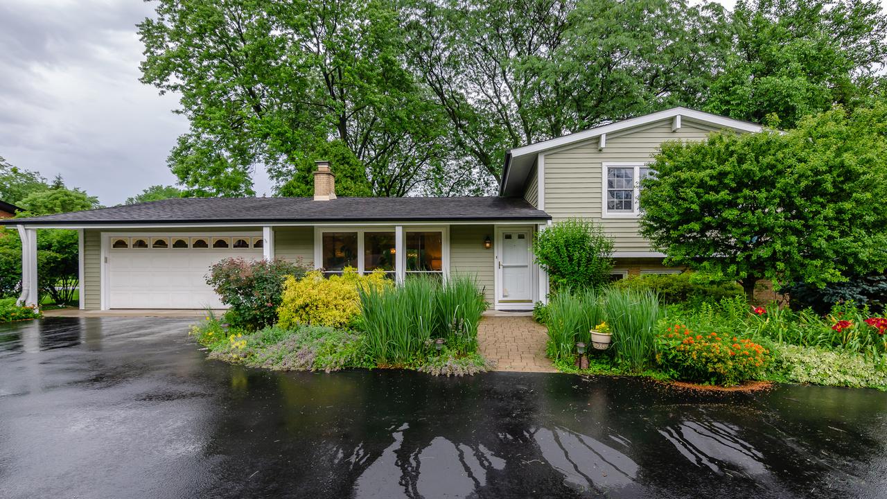 9S749 Brookbank Rd., Willowbrook, IL 60527
