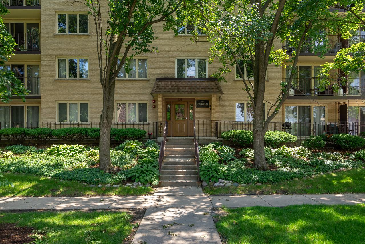 225 E Wing St. #502, Arlington Heights, IL 60004