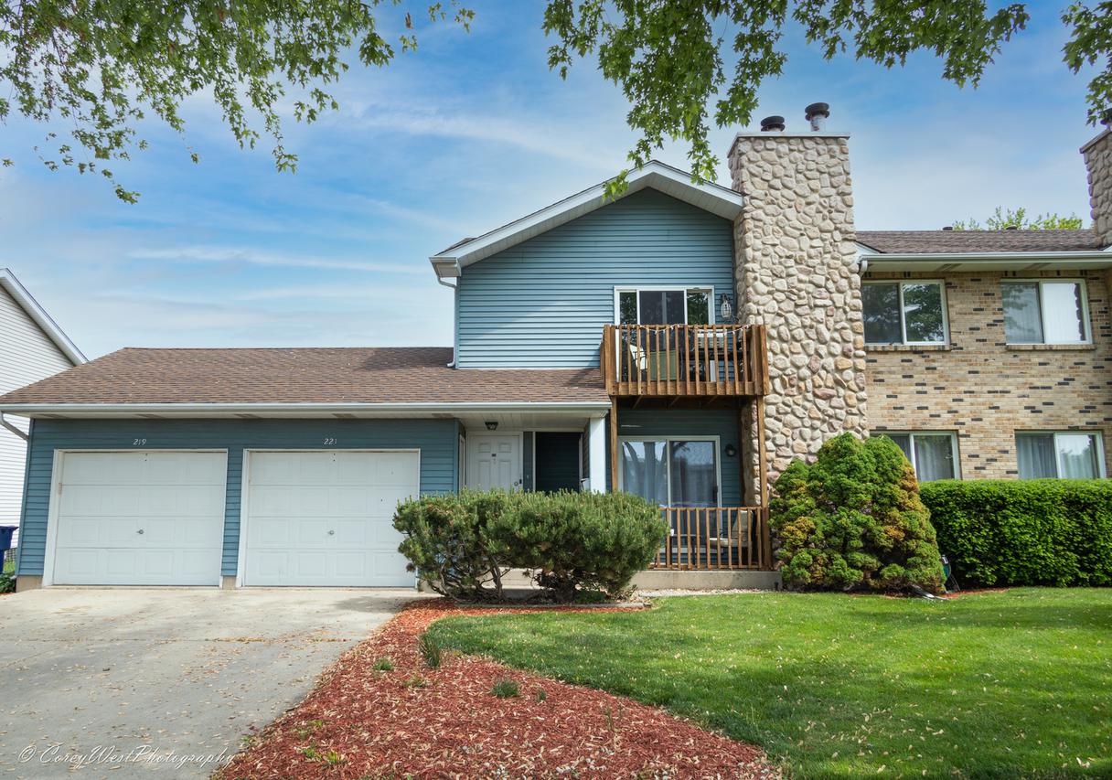 219 Barb Blvd., DeKalb, IL 60115