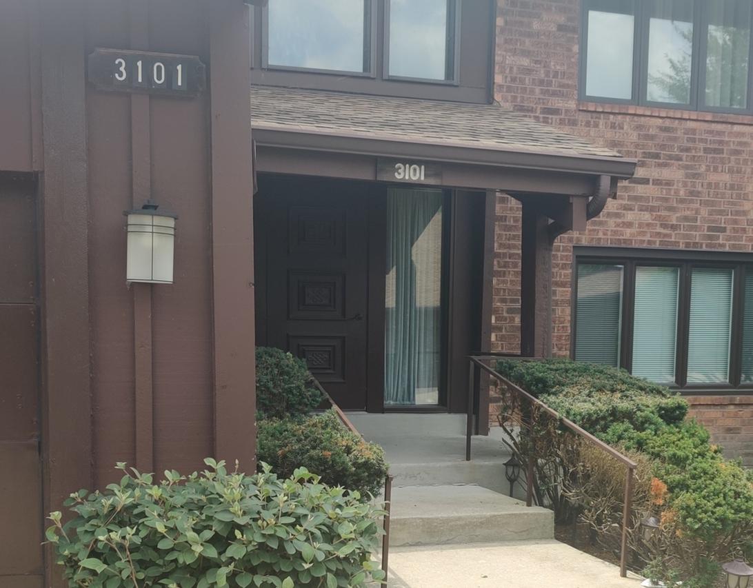 3101 Toulon Dr. #B1, Northbrook, IL 60062