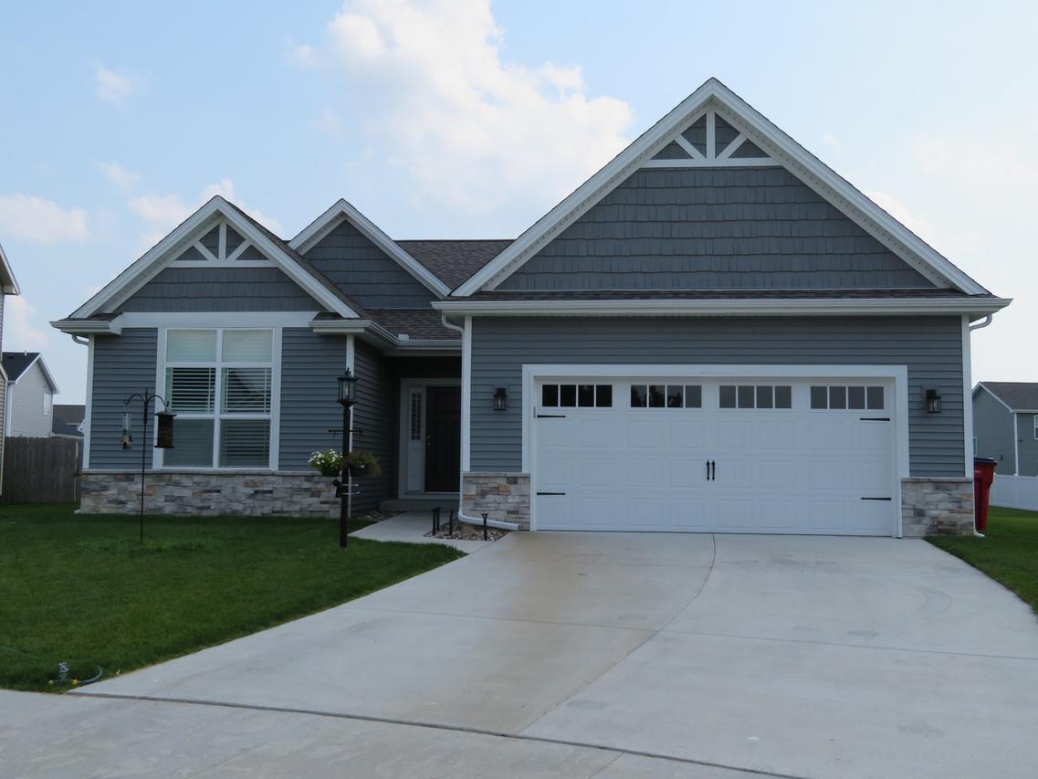 101 Cattail Ave., Savoy, IL 61874
