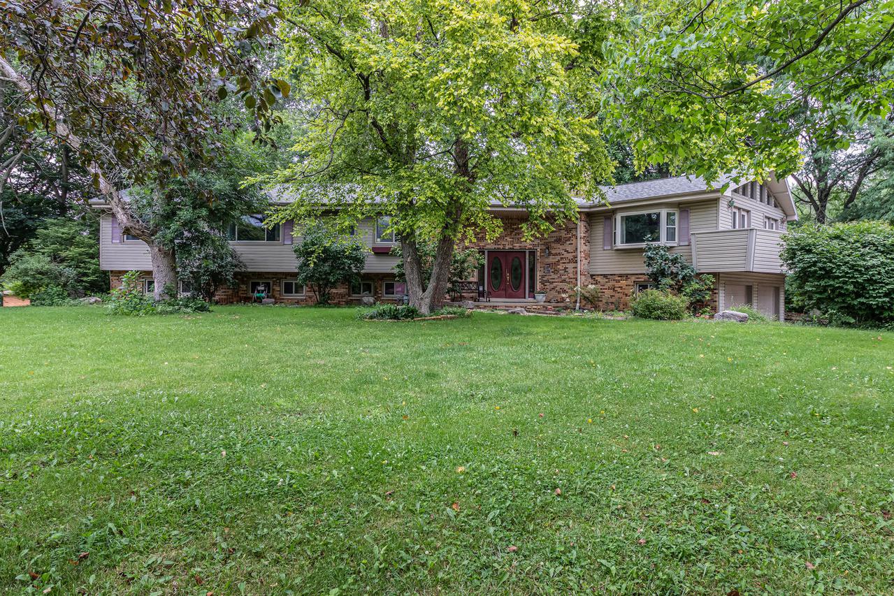 704 Sunset Dr., Mahomet, IL 61853