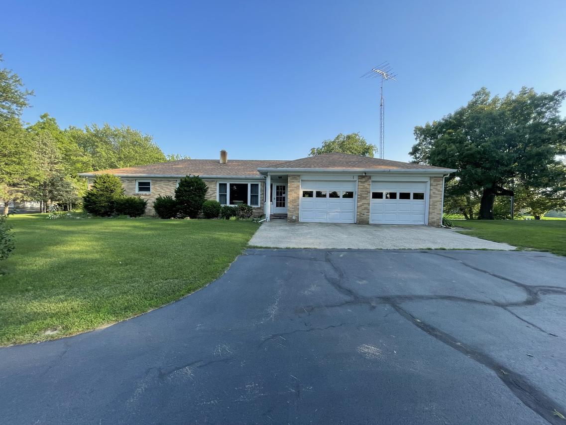 1707 Shaw Rd., Amboy, IL 61310