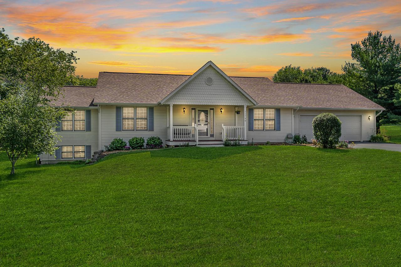 11739 Chatt Dr., Roscoe, IL 61073