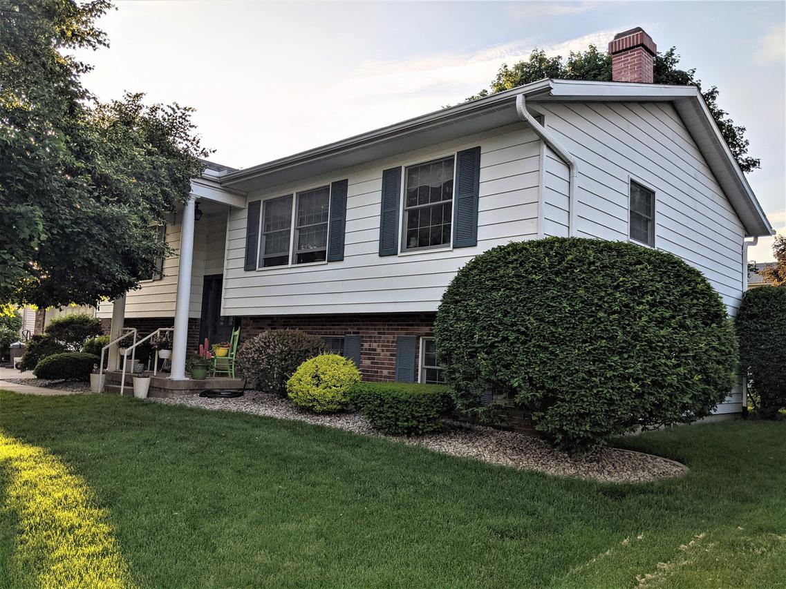 3 Bellaire Ct., Clinton, IL 61727