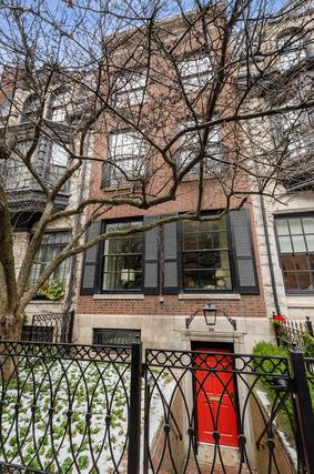 30 E. Scott St., Chicago, IL 60610