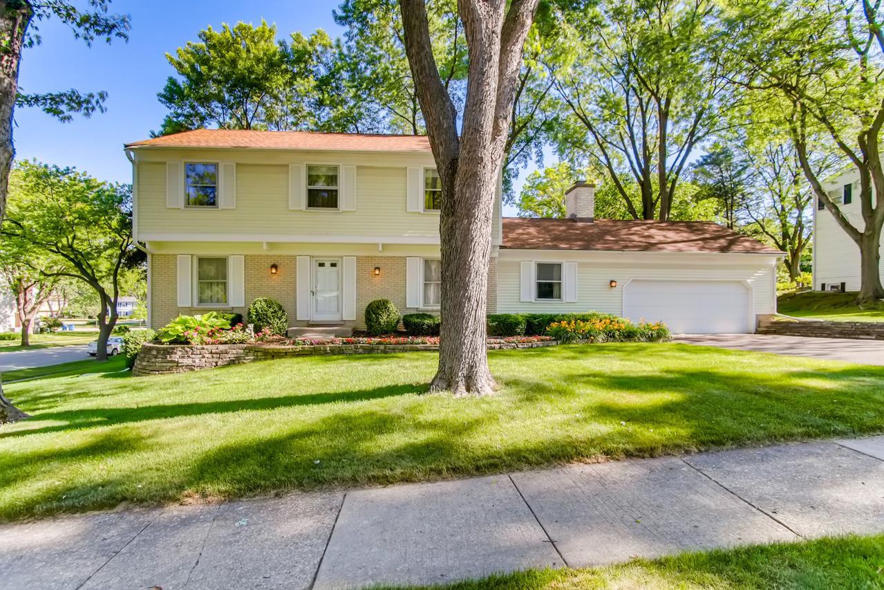 1580 Almond Ct., Downers Grove, IL 60515